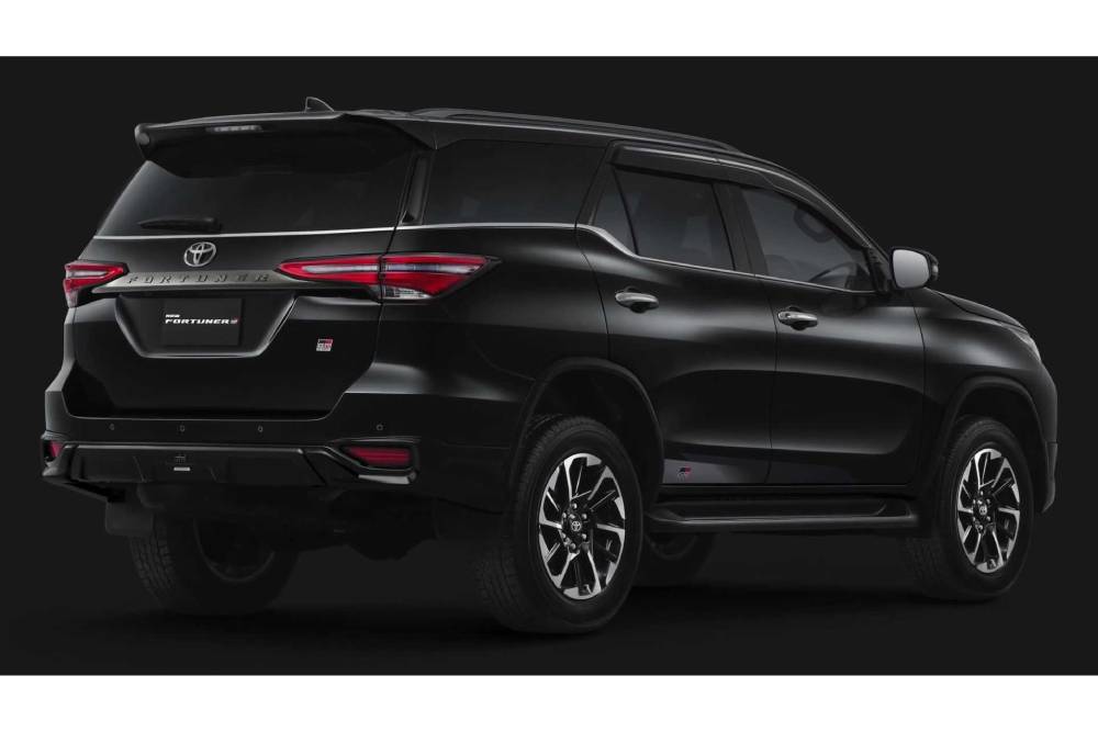https://autogreeknews.gr/wp-content/uploads/2021/08/toyota-fortuner-gr-sport-indonesia-3.jpg