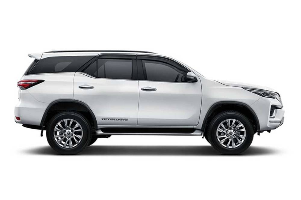 https://autogreeknews.gr/wp-content/uploads/2021/08/toyota-fortuner-gr-sport.jpg