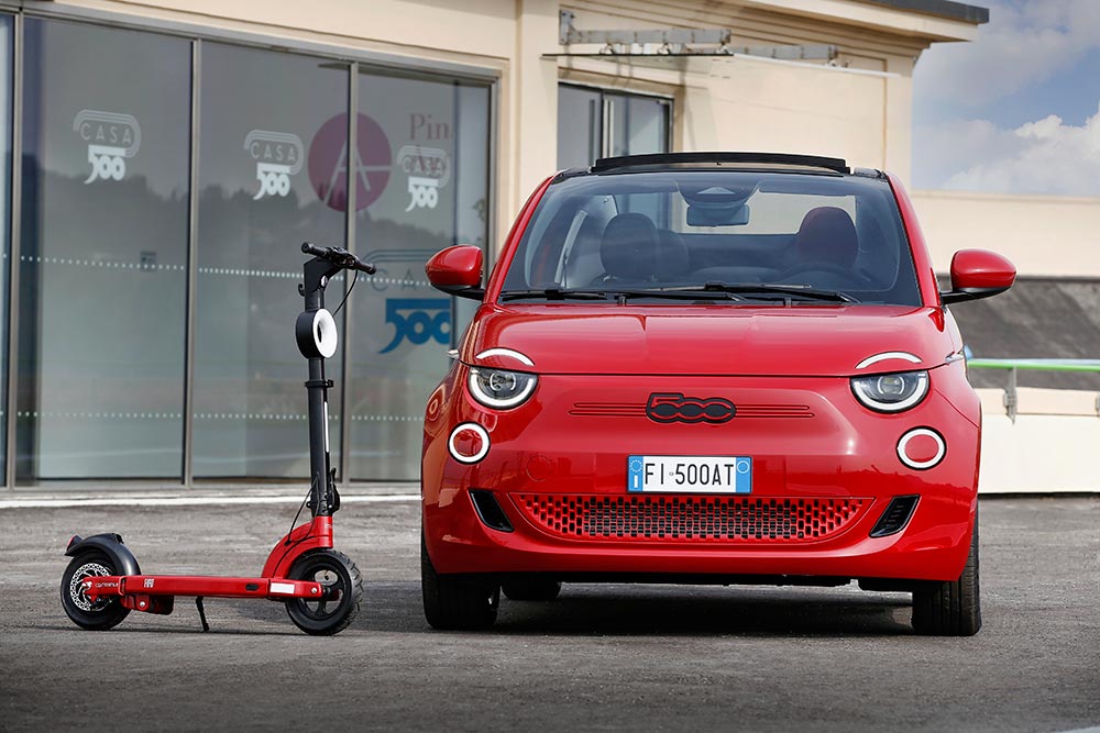https://autogreeknews.gr/wp-content/uploads/2021/09/07_New-Fiat-500-RED.jpg