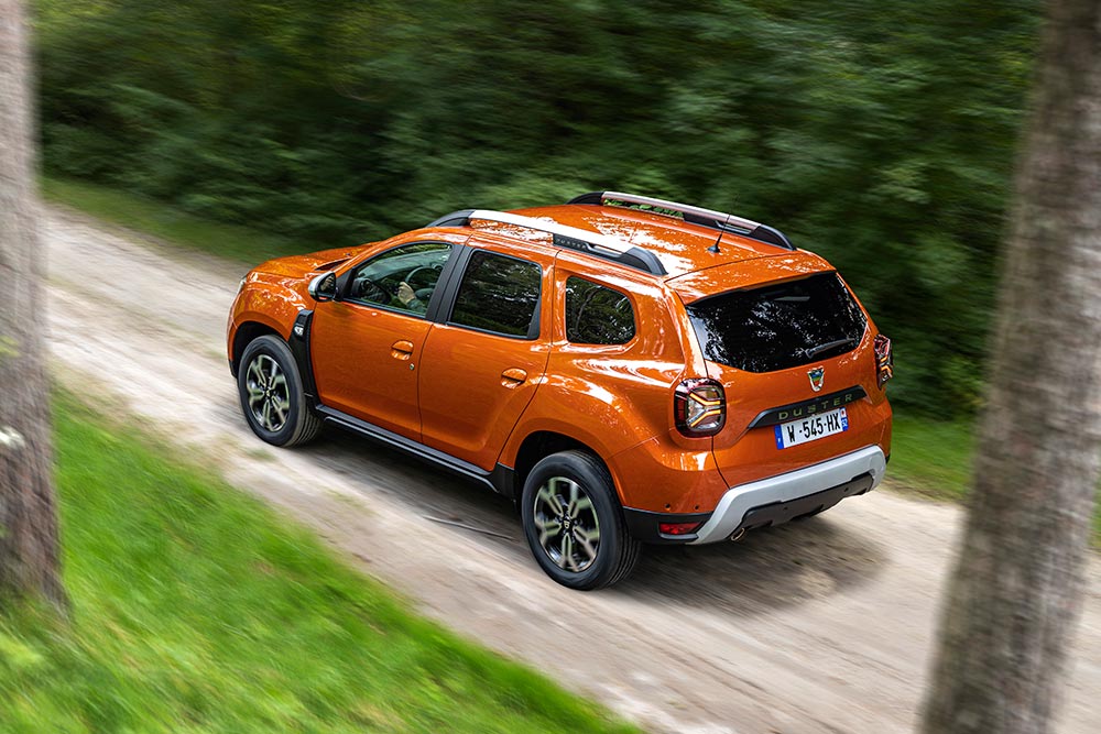 https://autogreeknews.gr/wp-content/uploads/2021/09/2021-New-Dacia-Duster-4X2-Arizona-Orange-tests-drive-1.jpg