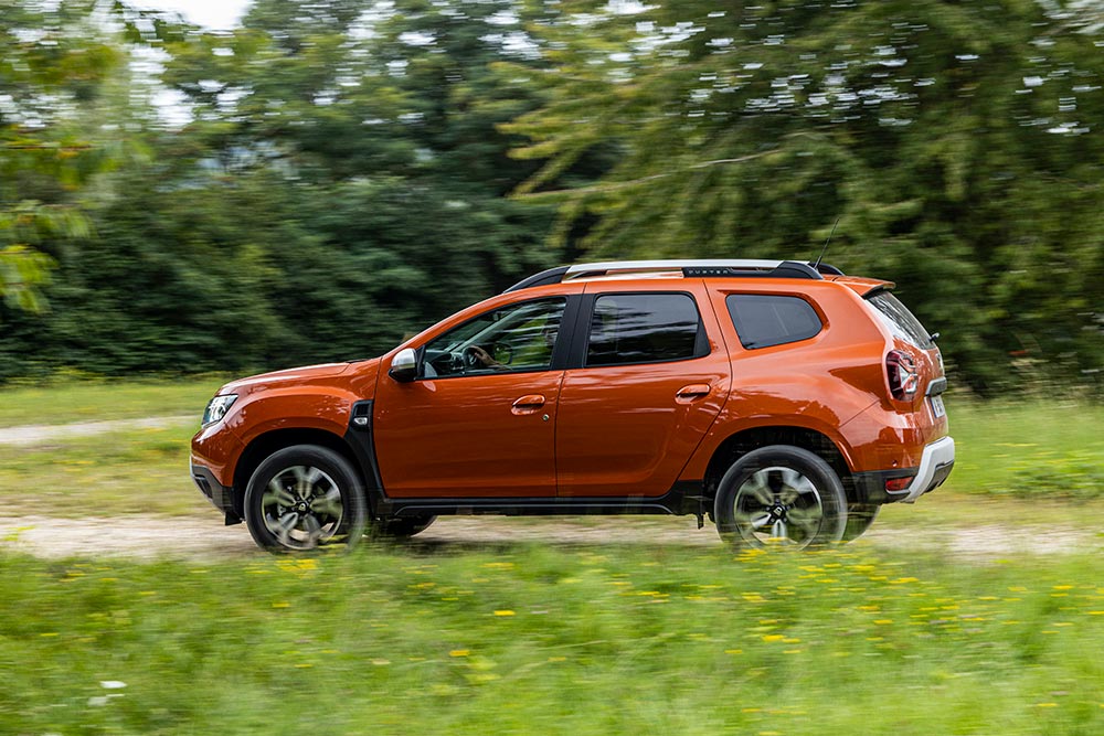 https://autogreeknews.gr/wp-content/uploads/2021/09/2021-New-Dacia-Duster-4X2-Arizona-Orange-tests-drive-2.jpg