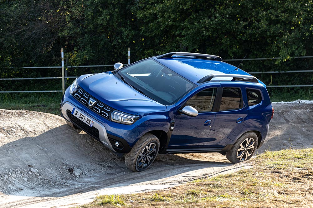https://autogreeknews.gr/wp-content/uploads/2021/09/2021-New-Dacia-Duster-4X4-Iron-Blue-tests-drive-5.jpg