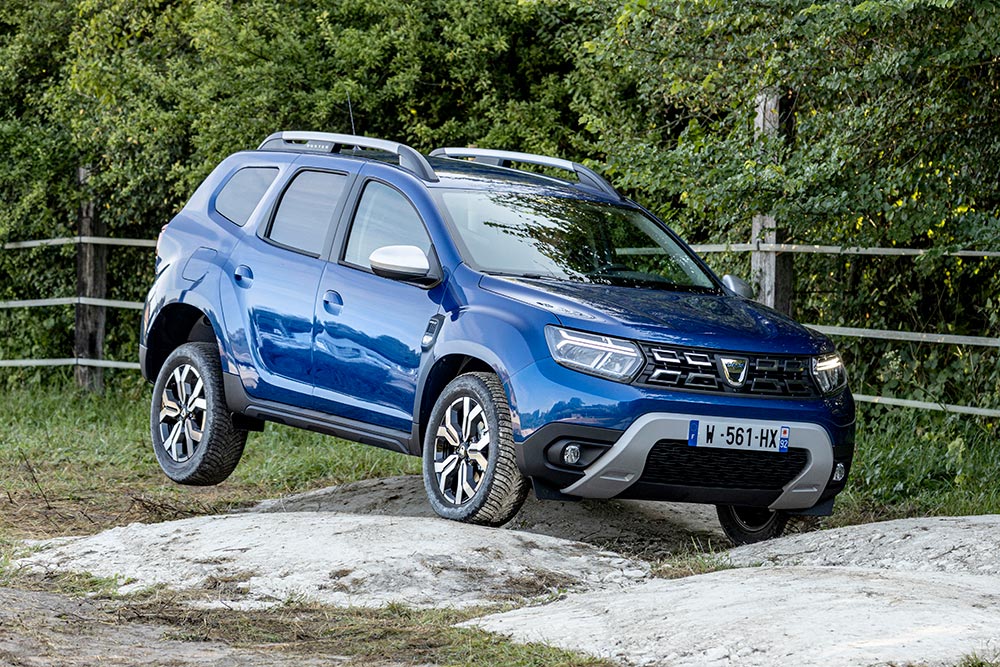 https://autogreeknews.gr/wp-content/uploads/2021/09/2021-New-Dacia-Duster-4X4-Iron-Blue-tests-drive.jpg