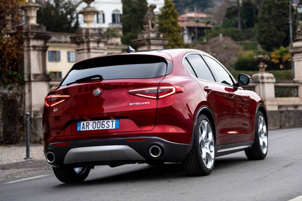https://autogreeknews.gr/wp-content/uploads/2021/09/Alfa-Romeo-Giulia-and-Stelvio-6C-Villa-d-Este-10.jpg