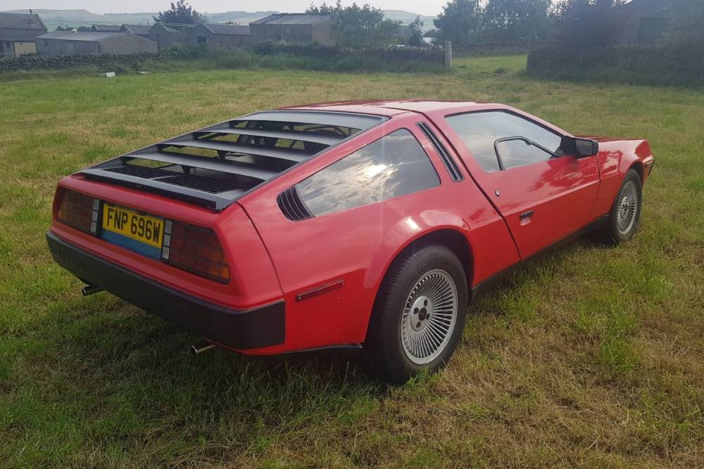 https://autogreeknews.gr/wp-content/uploads/2021/09/DeLorean-Painted-In-Red-Listed-For-Sale-On-Ebay-3.jpg