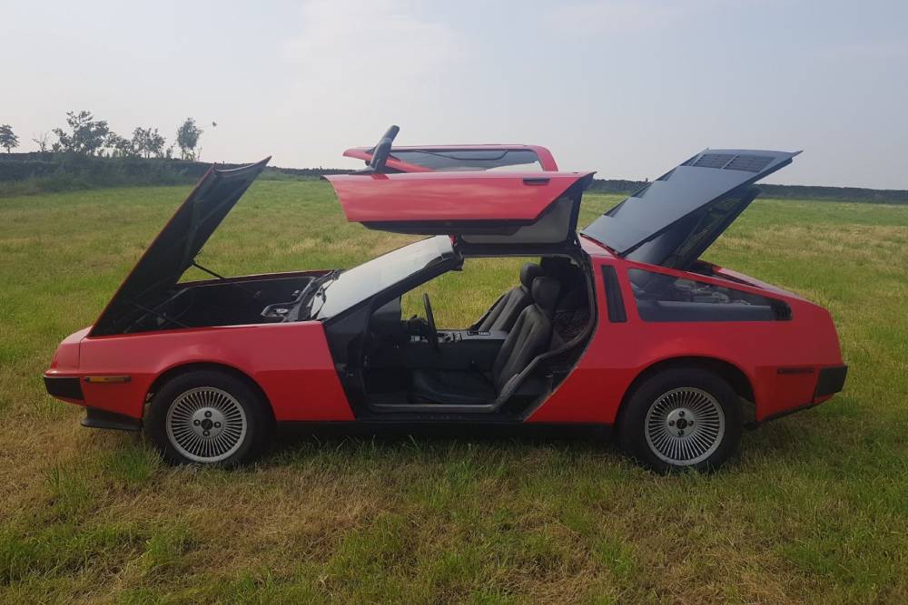 https://autogreeknews.gr/wp-content/uploads/2021/09/DeLorean-Painted-In-Red-Listed-For-Sale-On-Ebay-6.jpg