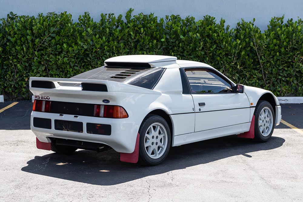 https://autogreeknews.gr/wp-content/uploads/2021/09/Ford-RS200-8.jpg