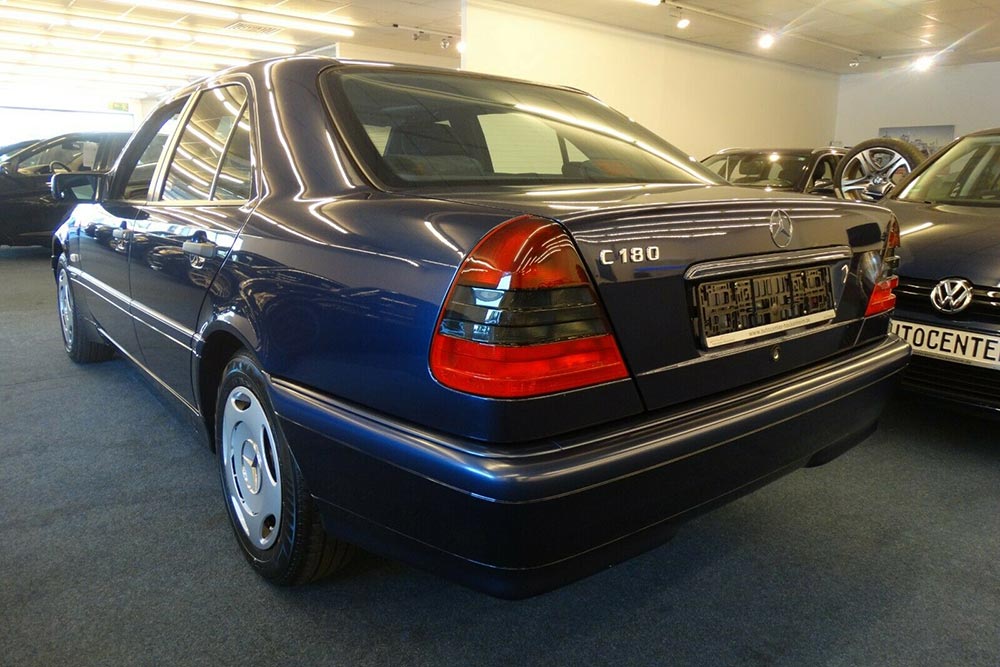 https://autogreeknews.gr/wp-content/uploads/2021/09/Mercedes-C-180-1997-7.jpg