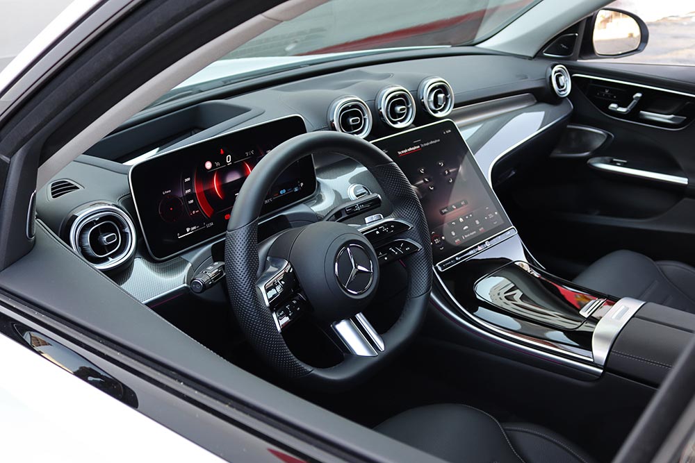 https://autogreeknews.gr/wp-content/uploads/2021/09/Mercedes-C-200-2021-27.jpg