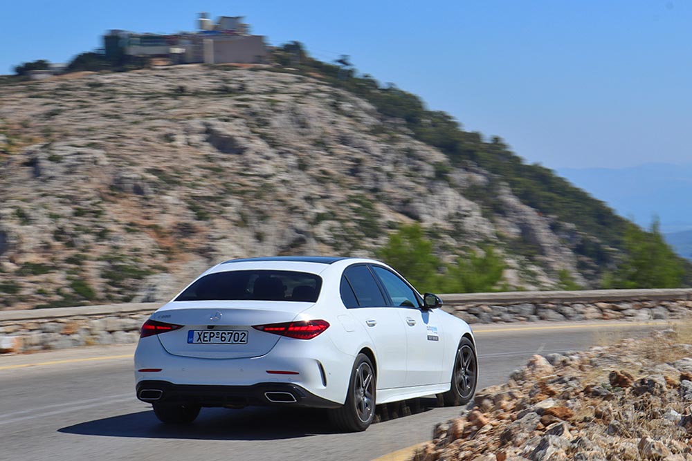 https://autogreeknews.gr/wp-content/uploads/2021/09/Mercedes-C-200-2021-58.jpg