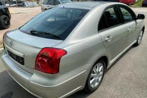 Toyota-Avensis-2006-(2)