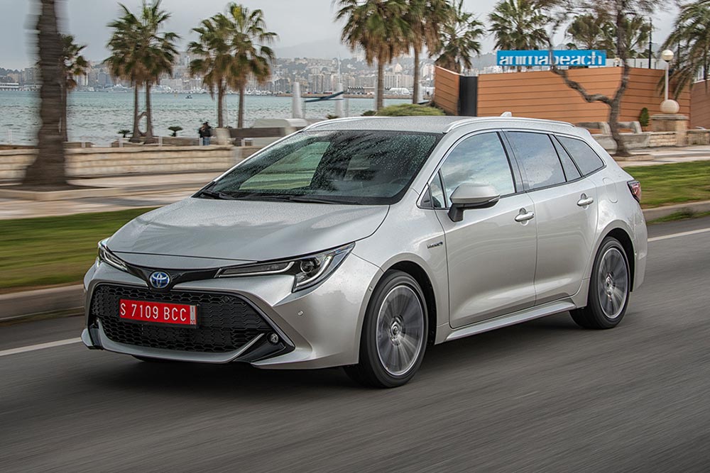 https://autogreeknews.gr/wp-content/uploads/2021/09/Toyota-Corolla-Touring-Sports-1.jpg