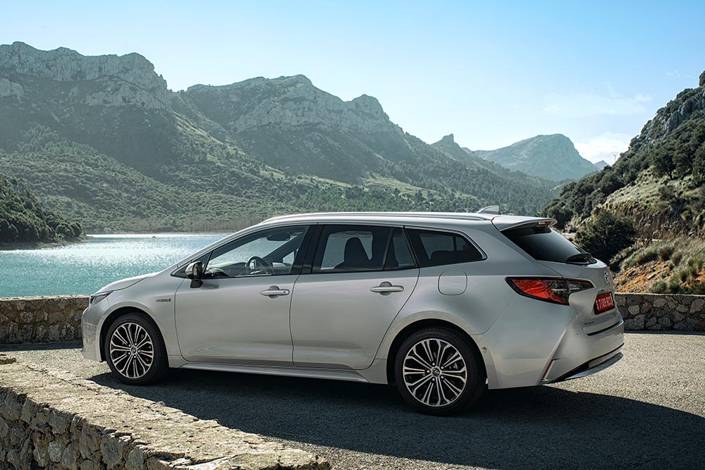 https://autogreeknews.gr/wp-content/uploads/2021/09/Toyota-Corolla-Touring-Sports-10.jpg