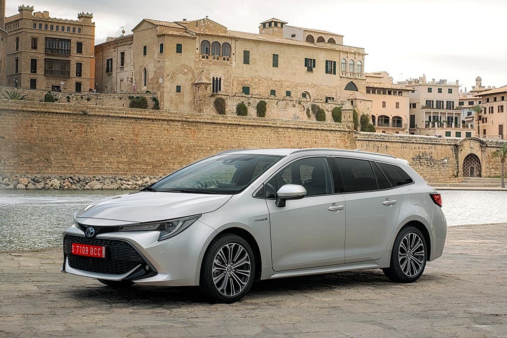 https://autogreeknews.gr/wp-content/uploads/2021/09/Toyota-Corolla-Touring-Sports-11.jpg