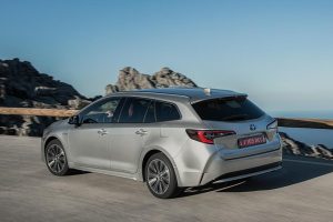 Toyota-Corolla-Touring-Sports-(2)