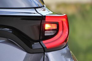 Toyota-Yaris-2020-piso-fanari