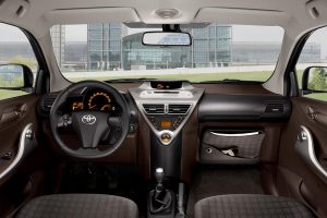 Toyota-iQ-2008-(11)