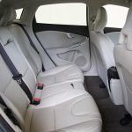 Volvo-V40-D2-piso-kathisma-1