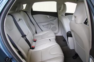 Volvo-V40-D2-piso-kathisma-1