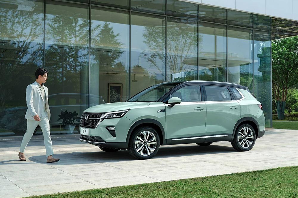 https://autogreeknews.gr/wp-content/uploads/2021/09/Wuling-Asta-5.jpg