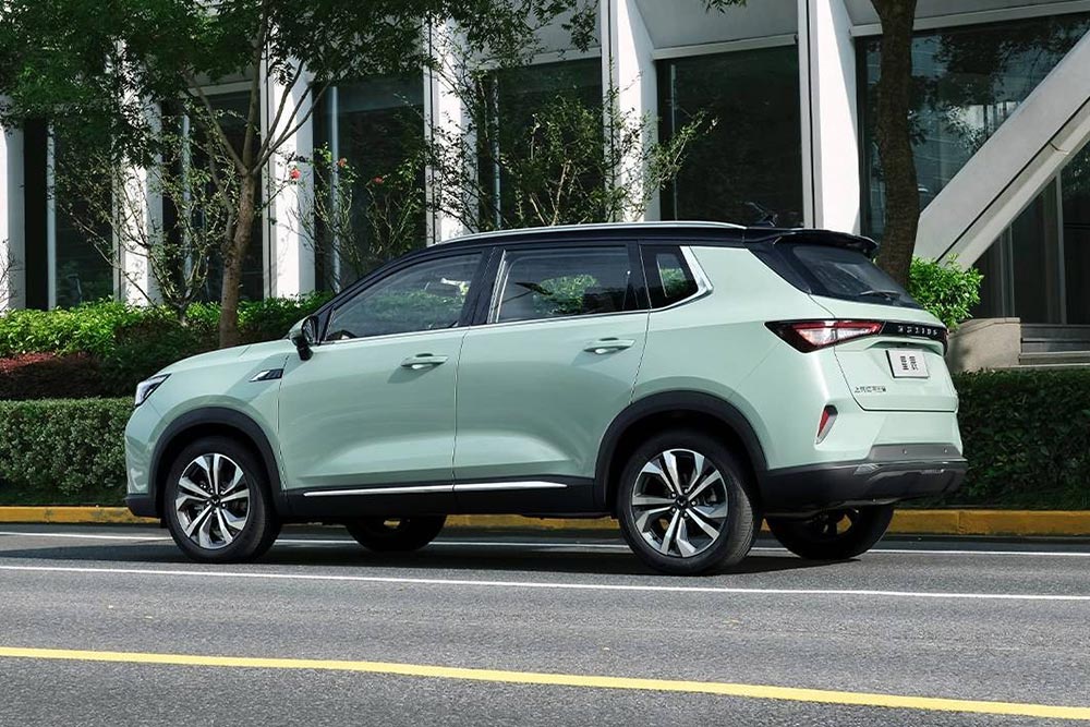 https://autogreeknews.gr/wp-content/uploads/2021/09/Wuling-Asta-6.jpg