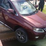 drunk driver leaves lexus hanging (3)