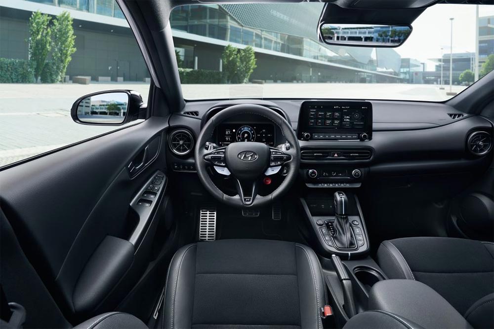 https://autogreeknews.gr/wp-content/uploads/2021/09/hyundai-kona-interior-1.jpg
