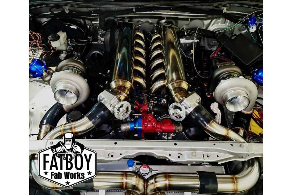 https://autogreeknews.gr/wp-content/uploads/2021/09/toyota-hilux-v12-twin-turbo-conversion-by-fatboy-f-4.jpg