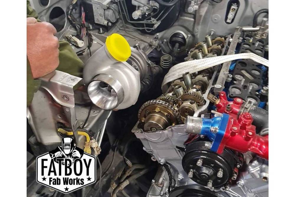 https://autogreeknews.gr/wp-content/uploads/2021/09/toyota-hilux-v12-twin-turbo-conversion-by-fatboy-f-5.jpg
