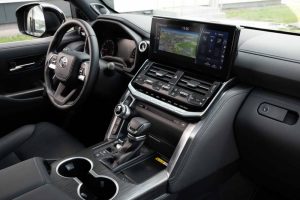 toyota-land-cruiser-300