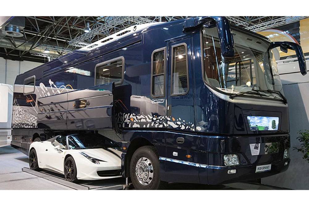 https://autogreeknews.gr/wp-content/uploads/2021/09/volkner-performance-s-motorhome-with-ferrari.jpg