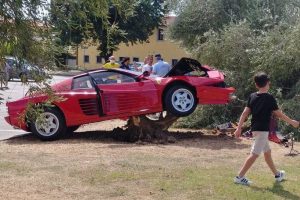wrecked ferrari testarossa over video