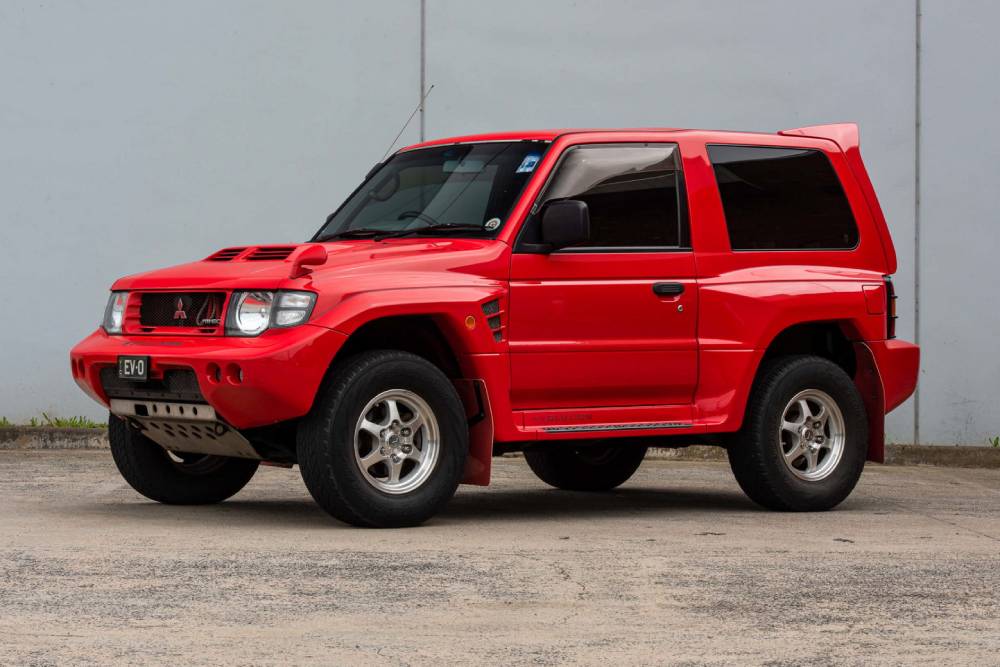https://autogreeknews.gr/wp-content/uploads/2021/10/1997-Mitsubishi-Pajero-Evolution-Auction-10.jpg