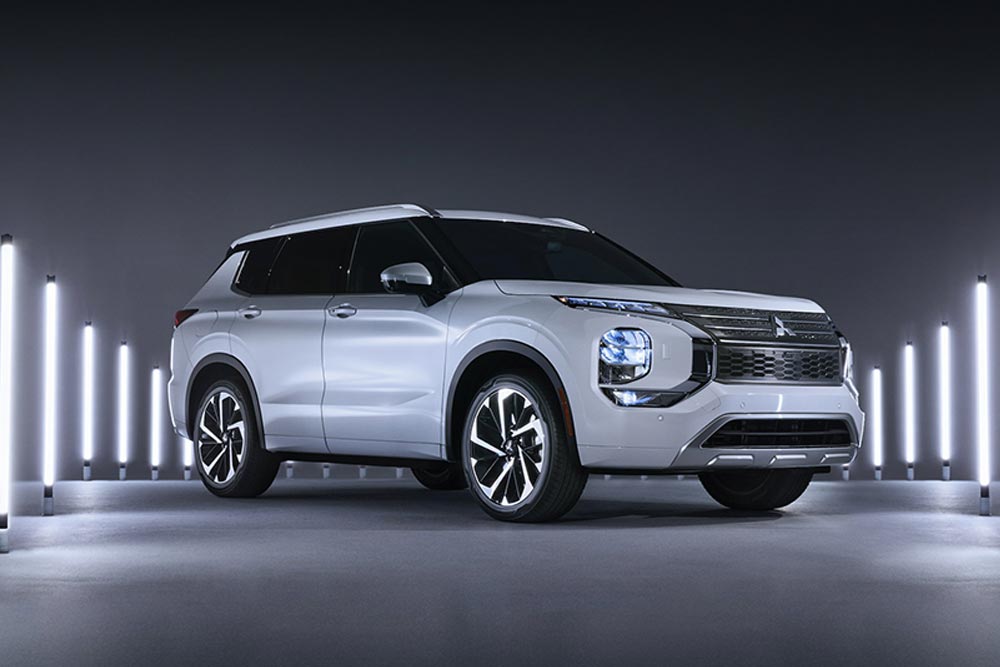 https://autogreeknews.gr/wp-content/uploads/2021/10/2022-Mitusbishi-Outlander-PHEV-2.jpg