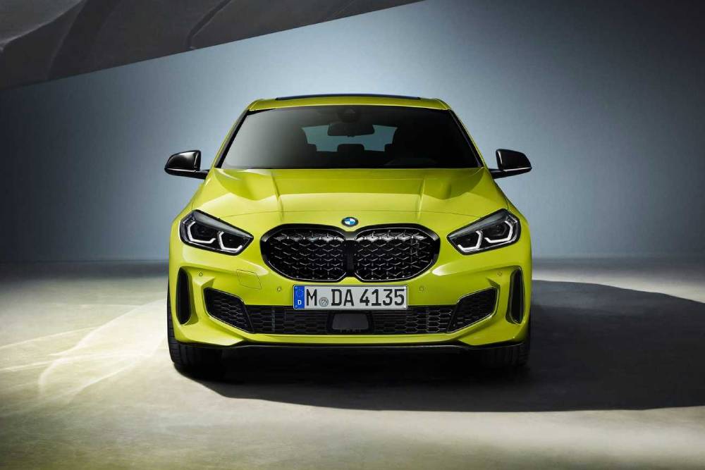 https://autogreeknews.gr/wp-content/uploads/2021/10/2022-bmw-m135i-xdrive.jpg