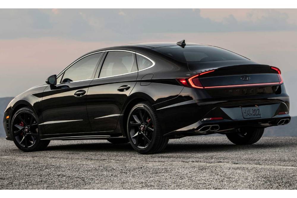 https://autogreeknews.gr/wp-content/uploads/2021/10/2022-hyundai-sonata-n-line-night-edition-rear-corn.jpg