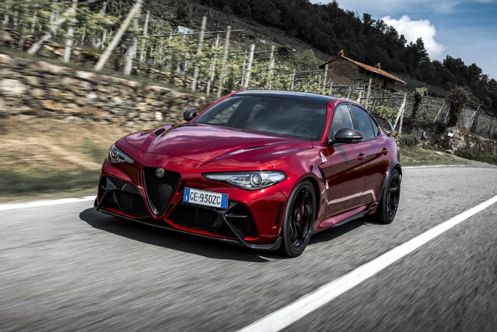 https://autogreeknews.gr/wp-content/uploads/2021/10/Alfa_Romeo_Giulia_GTAm_04.jpg