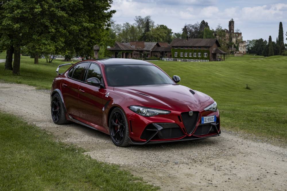 https://autogreeknews.gr/wp-content/uploads/2021/10/Alfa_Romeo_Giulia_GTAm_06.jpg