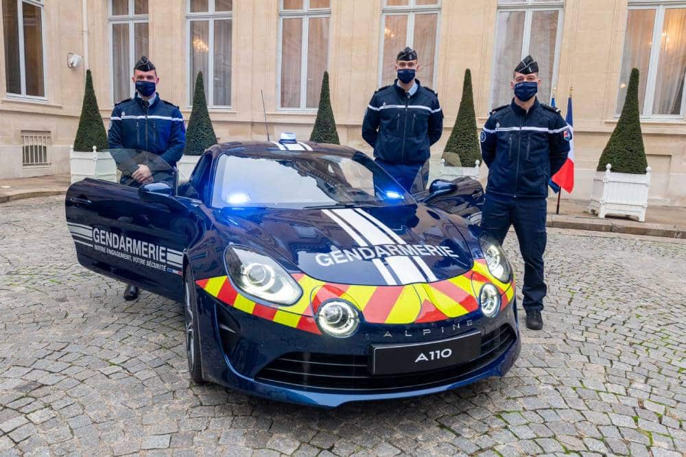 https://autogreeknews.gr/wp-content/uploads/2021/10/Alpine-A110-French-Police-5.jpg