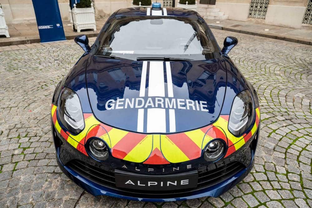 https://autogreeknews.gr/wp-content/uploads/2021/10/Alpine-A110-French-Police-9.jpg