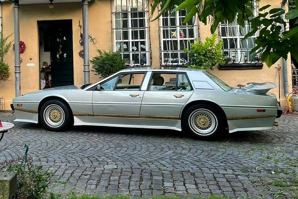 https://autogreeknews.gr/wp-content/uploads/2021/10/Aston_Martin_Lagonda_1985_Saddam_Hussein-8.jpg