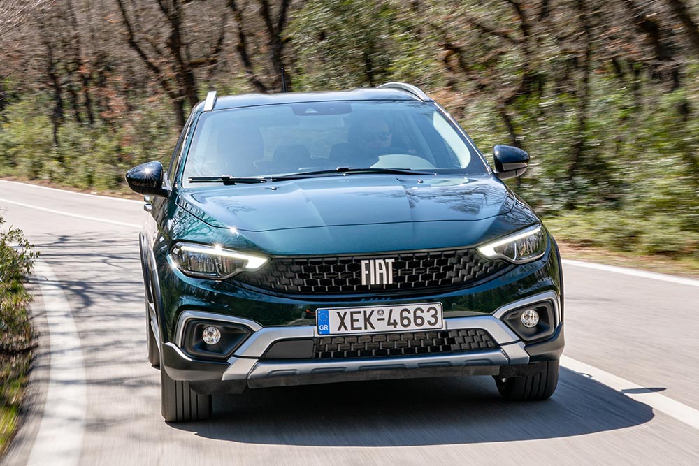https://autogreeknews.gr/wp-content/uploads/2021/10/Fiat-Tipo-Cross-2021-2a.jpg