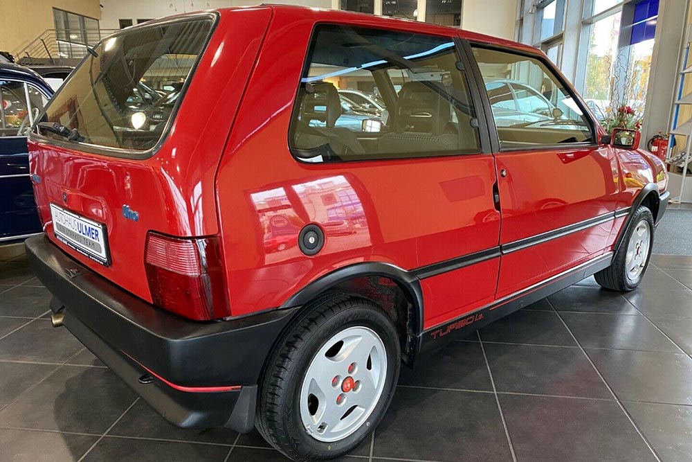 https://autogreeknews.gr/wp-content/uploads/2021/10/Fiat-Uno-Turbo-1992-3.jpg