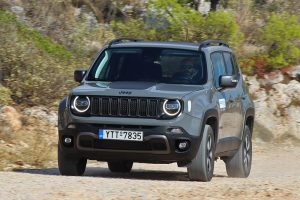 Jeep-Renegade-4xe-Trailhawk-(1)