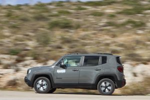 Jeep-Renegade-4xe-Trailhawk-(3)
