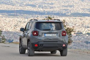 Jeep-Renegade-4xe-Trailhawk-(43)