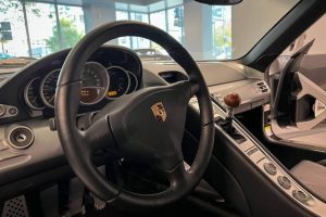 Porsche-Carrera-GT-11