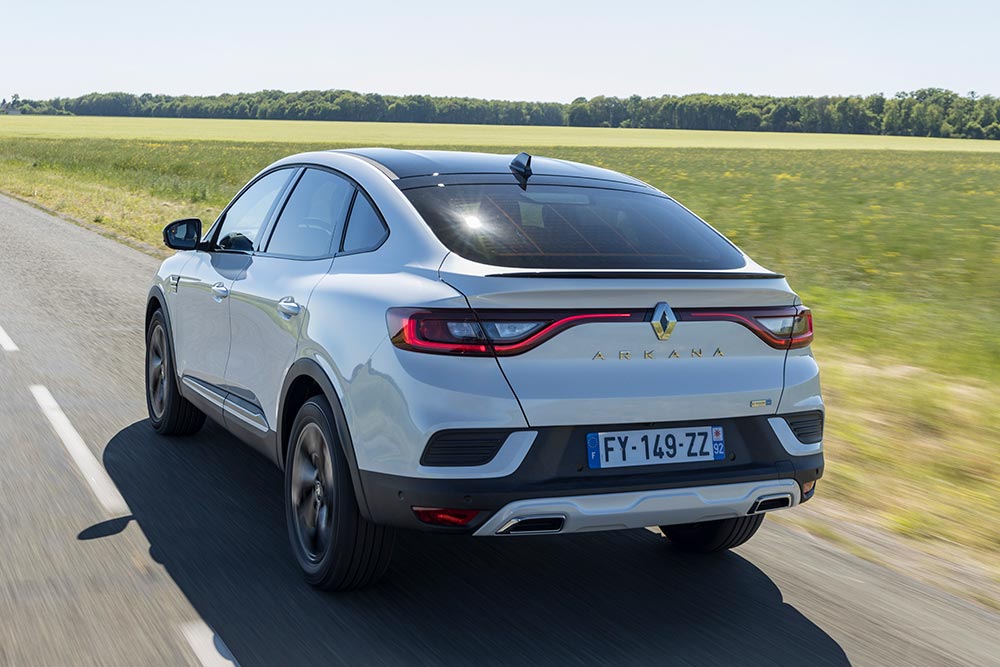 https://autogreeknews.gr/wp-content/uploads/2021/10/Renault-ARKANA-2.jpg