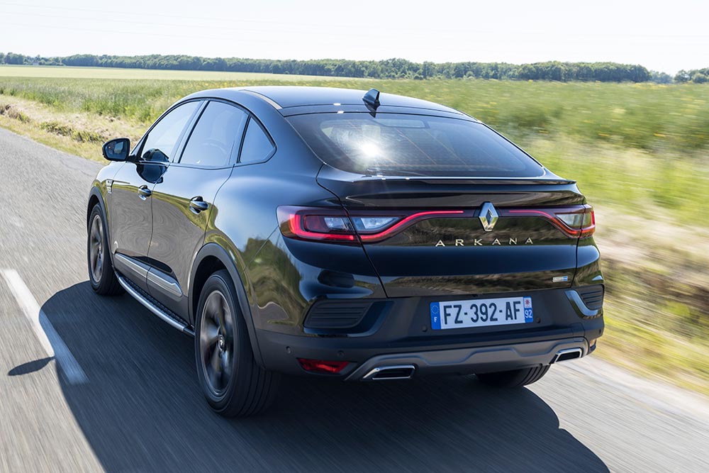 https://autogreeknews.gr/wp-content/uploads/2021/10/Renault-ARKANA-3.jpg