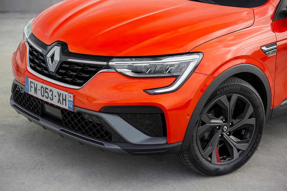 https://autogreeknews.gr/wp-content/uploads/2021/10/Renault-Arkana-1-1.jpg